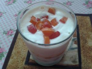 Jogurtový dezert s meruňkami