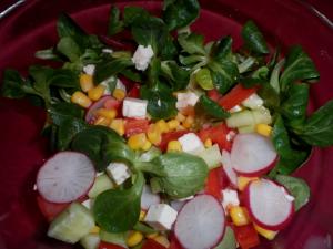 Zeleninový salát s polníčkem a kukuřicí