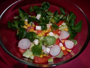 Zeleninový salát s polníčkem a kukuřicí