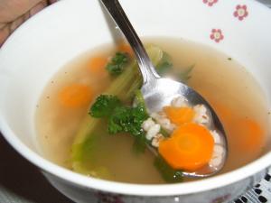 Uzená polévka se zeleninou a kroupami
