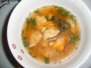 Mrkvová polévka s krupicovými knedlíčky