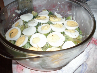 zapečená brokolice s vejci a bramborama